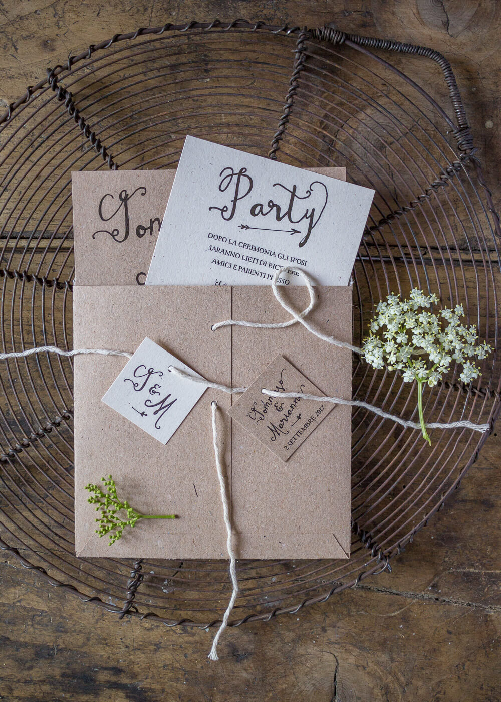 Wedding suite Campagna inglese - Partecipazione, invito, busta e tag in carta riciclata - Lily&Sage Design
