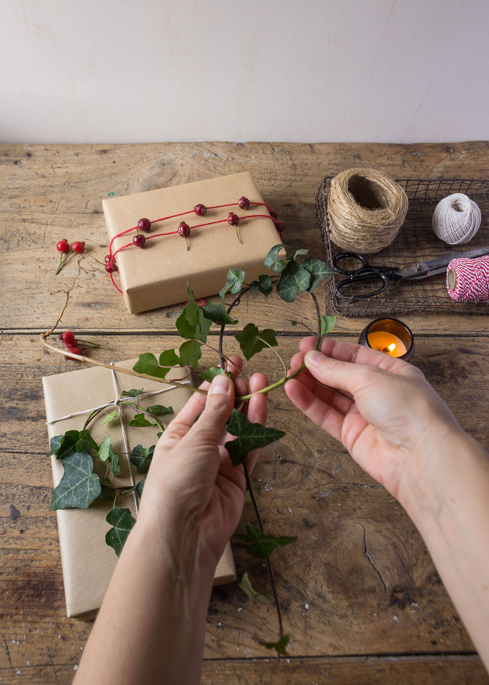 Impacchettare i regali di Natale con il linguaggio dei fiori - Ghirlande di Edera - Lily&Sage Design